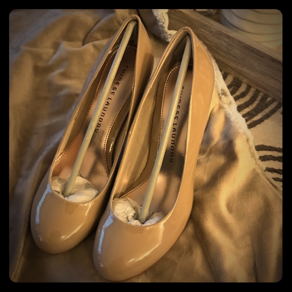 Brand new Chinese Laundry nude pumps